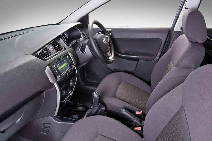 Интерьер Tata Bolt Sedan 2015 года  (ZA) (фото 9 из 36)